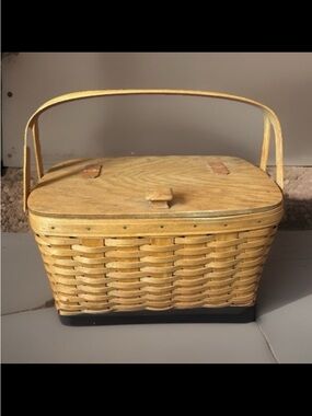 1990 Vintage Longaberger Medium Picnic Basket